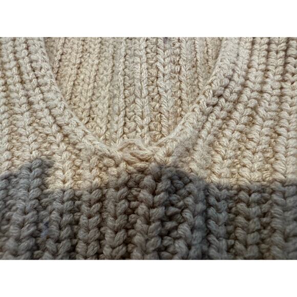 Urban Outfitters Women’s Oversized V-Neck Chunky Knit Sweater Beige Size XS Cozy - Picture 3 of 6